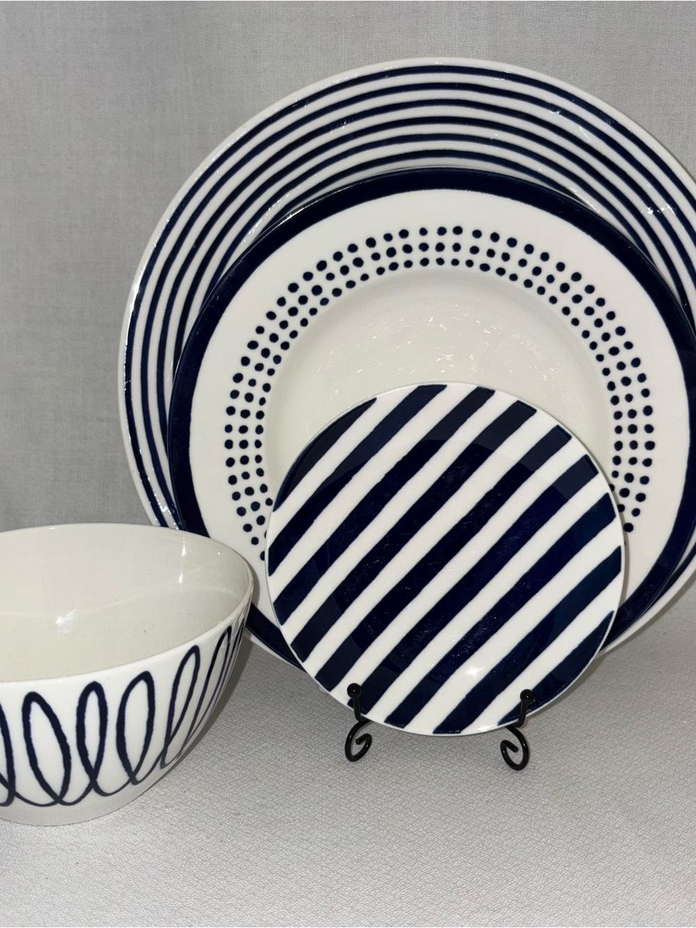 kate spade Charlotte Street Navy and White Patterned Ceramic Dinnerware Set of 4